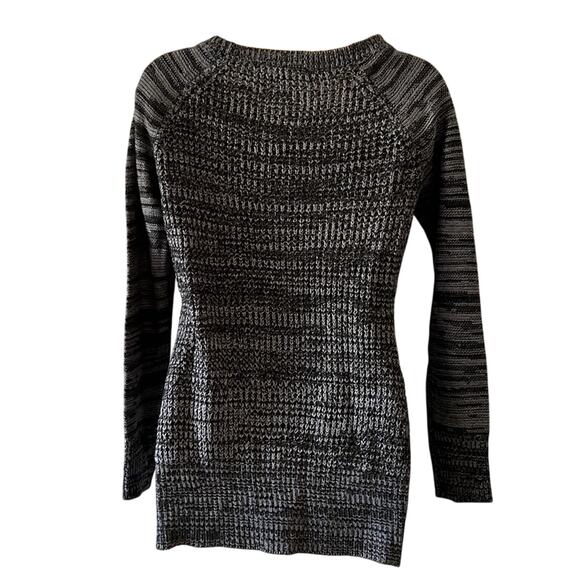 Heart N Crush Black and Gray Knit Tunic Sweater Womans Size Medium - Picture 4 of 8